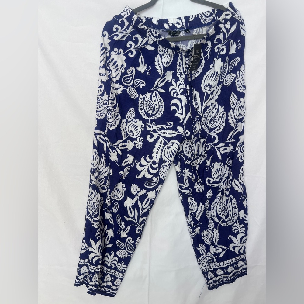 Mlle Gabrielle Navy and White Floral Pants Size L NWT